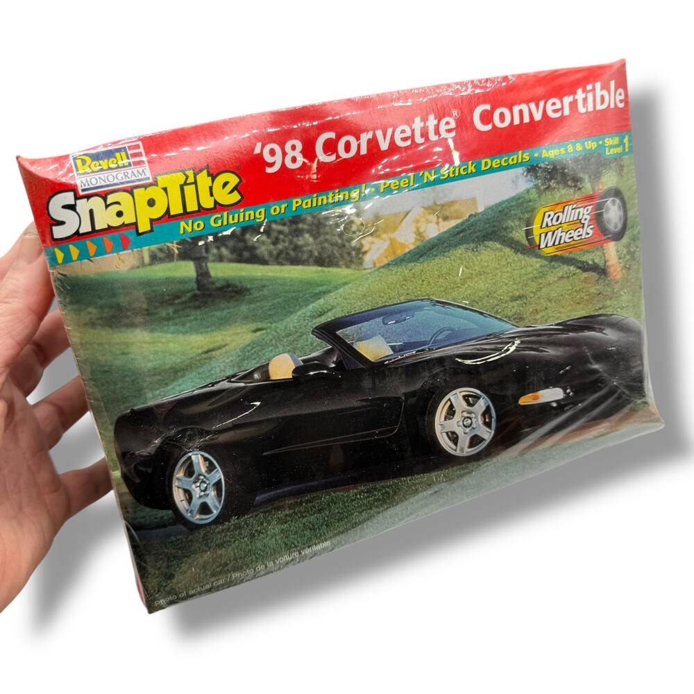New  SEALED Revell  SnapTite '98 Corvette Convertible plastic model kit 1:25